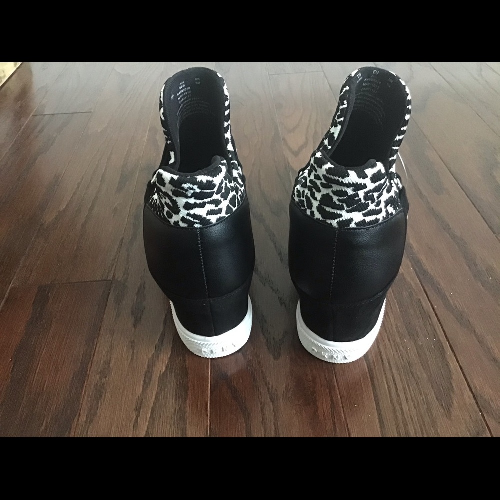 *SOLD* DKNY Cosmos Logo Wedge Slip On Sneakers - Picture 3 of 8